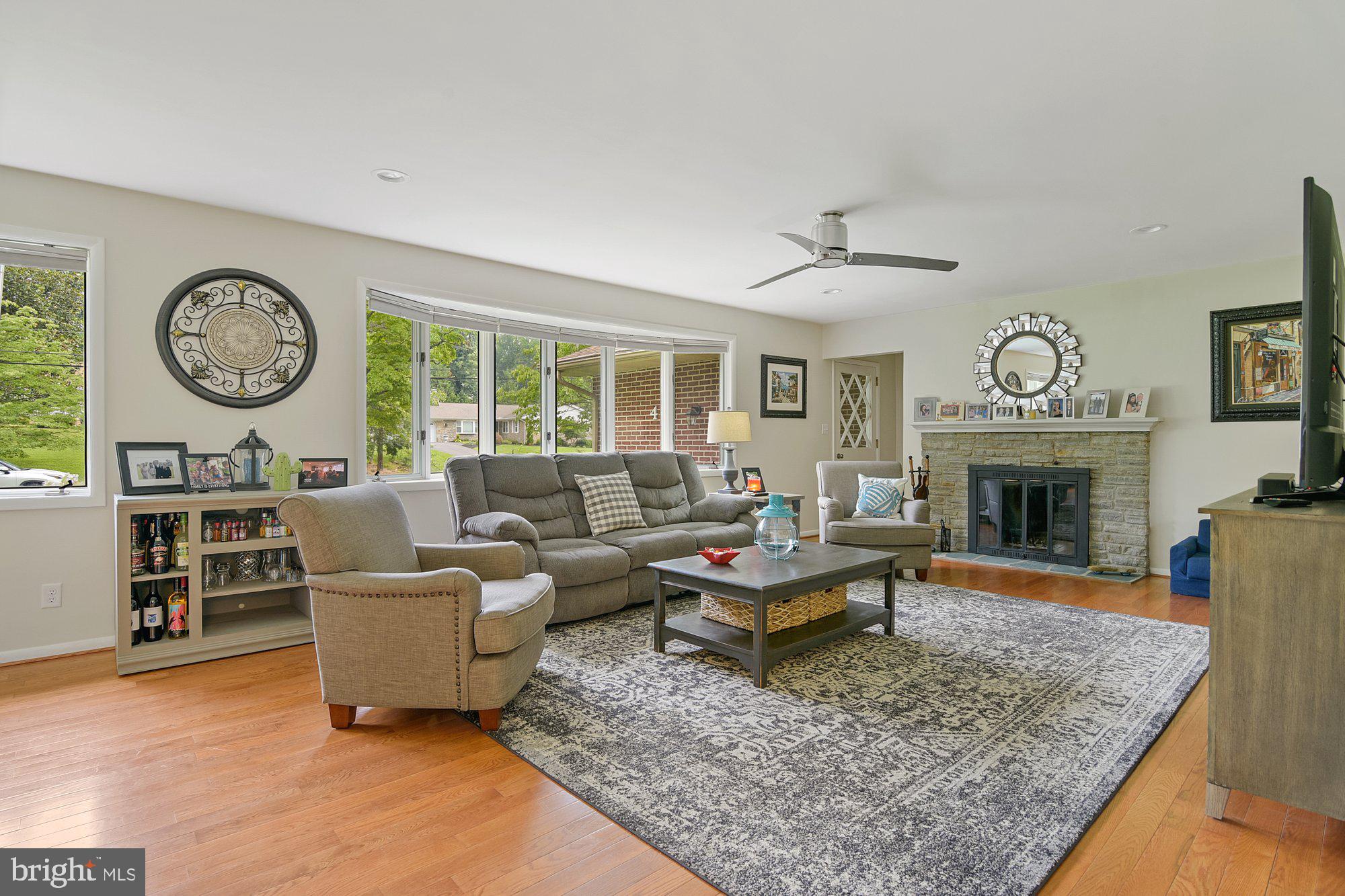 412 Merrie Lane Fallston, MD 21047 - Photo 13 of 40 spacious living room