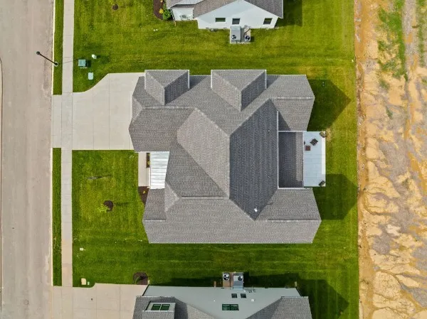 a view of a swimming pool with seating space