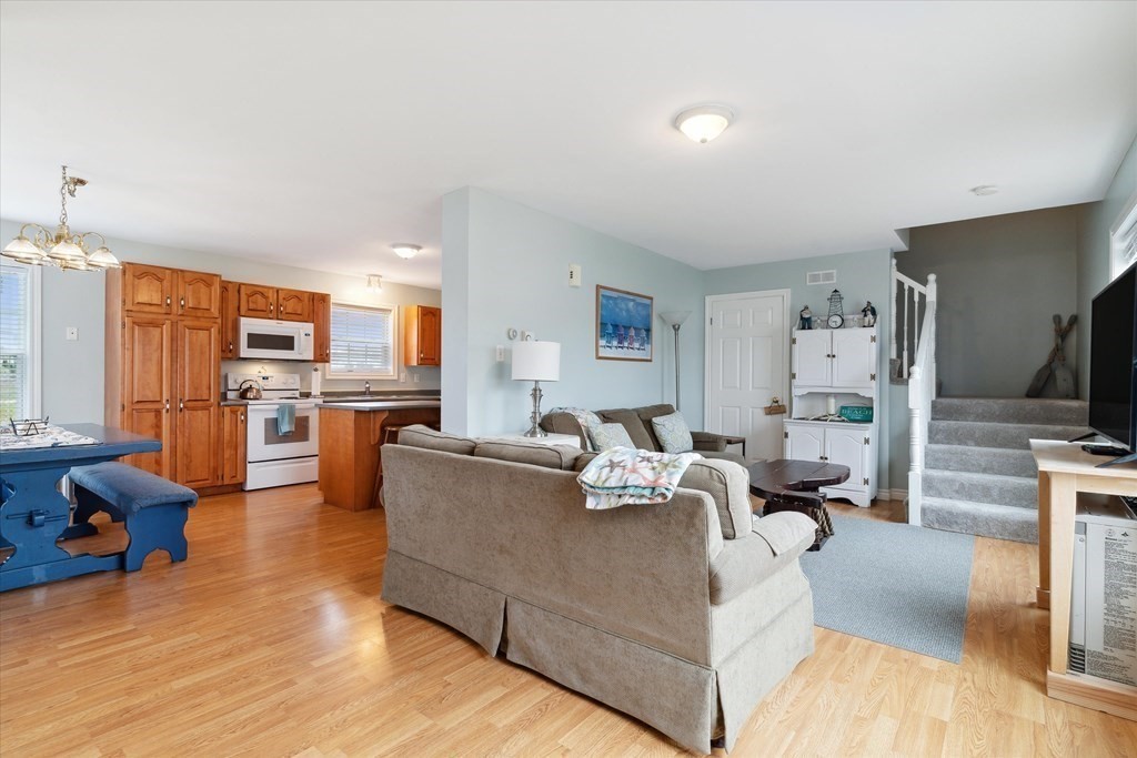 5 Chase Street Hampton, NH 03842 - Photo 7 of 38