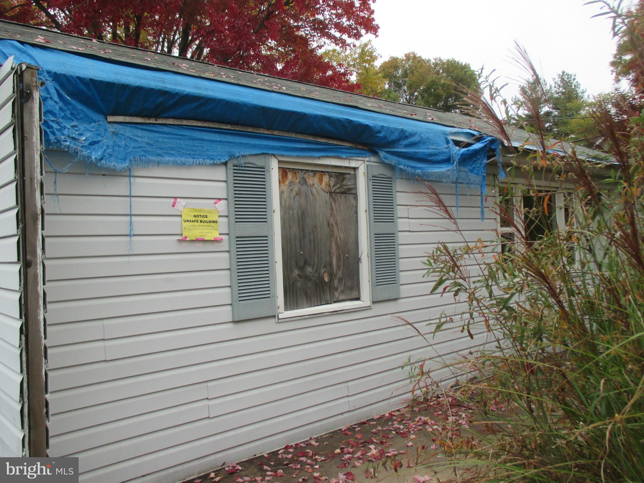 540 Londontown Road Edgewater, MD 21037 - Photo 2 of 14 a view of a house with a small window