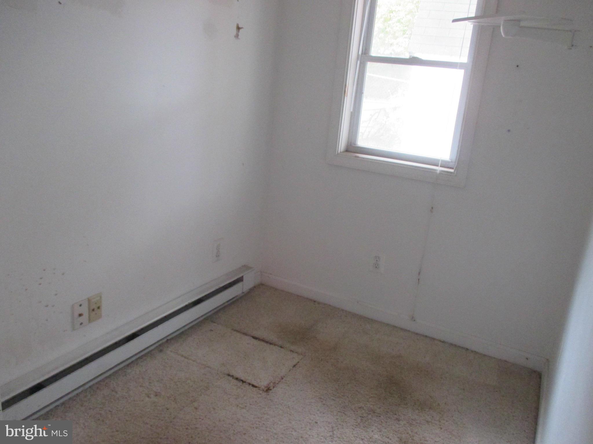 540 Londontown Road Edgewater, MD 21037 - Photo 13 of 14 an empty room with a window