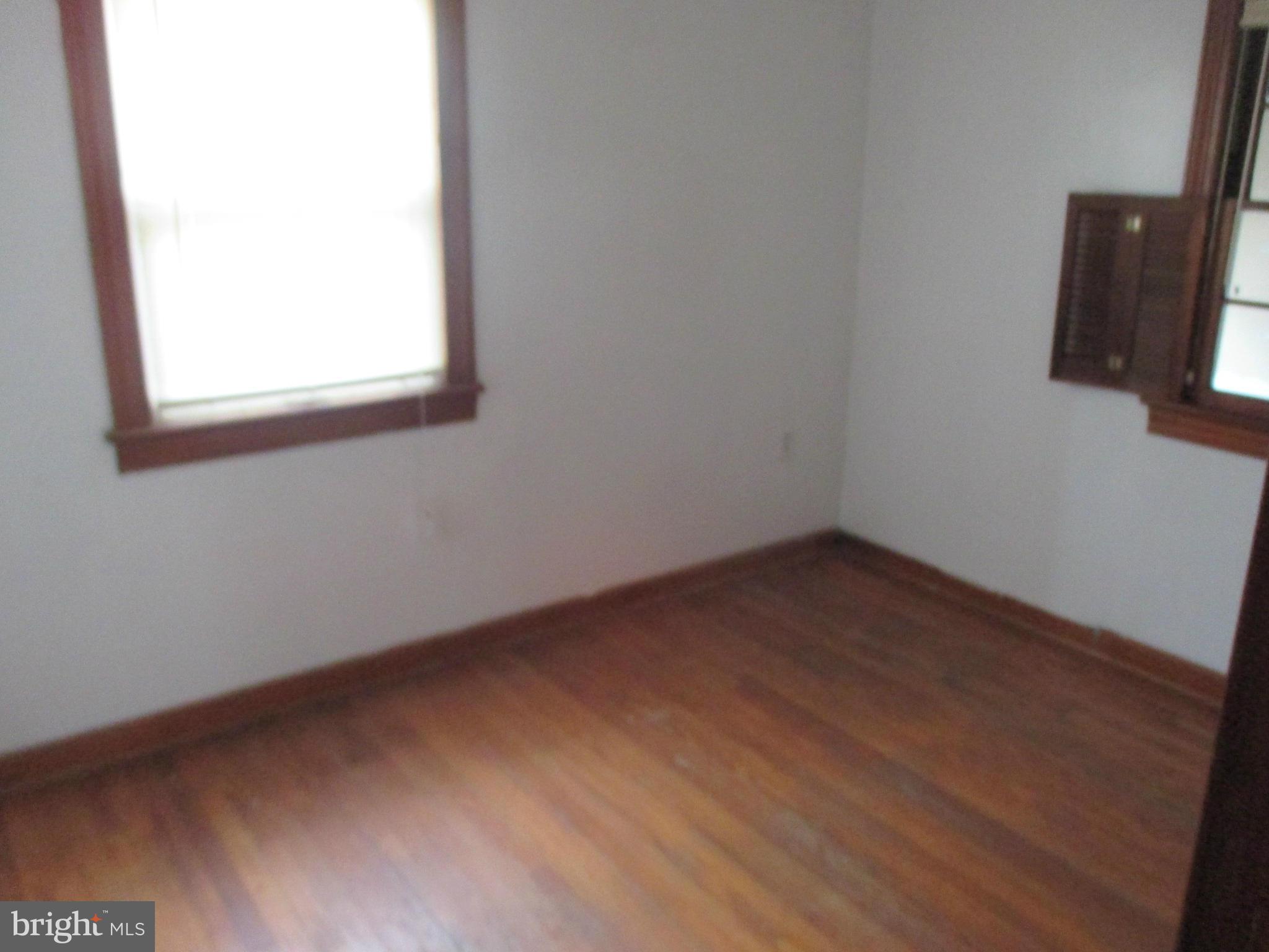 540 Londontown Road Edgewater, MD 21037 - Photo 9 of 14 an empty room with a window