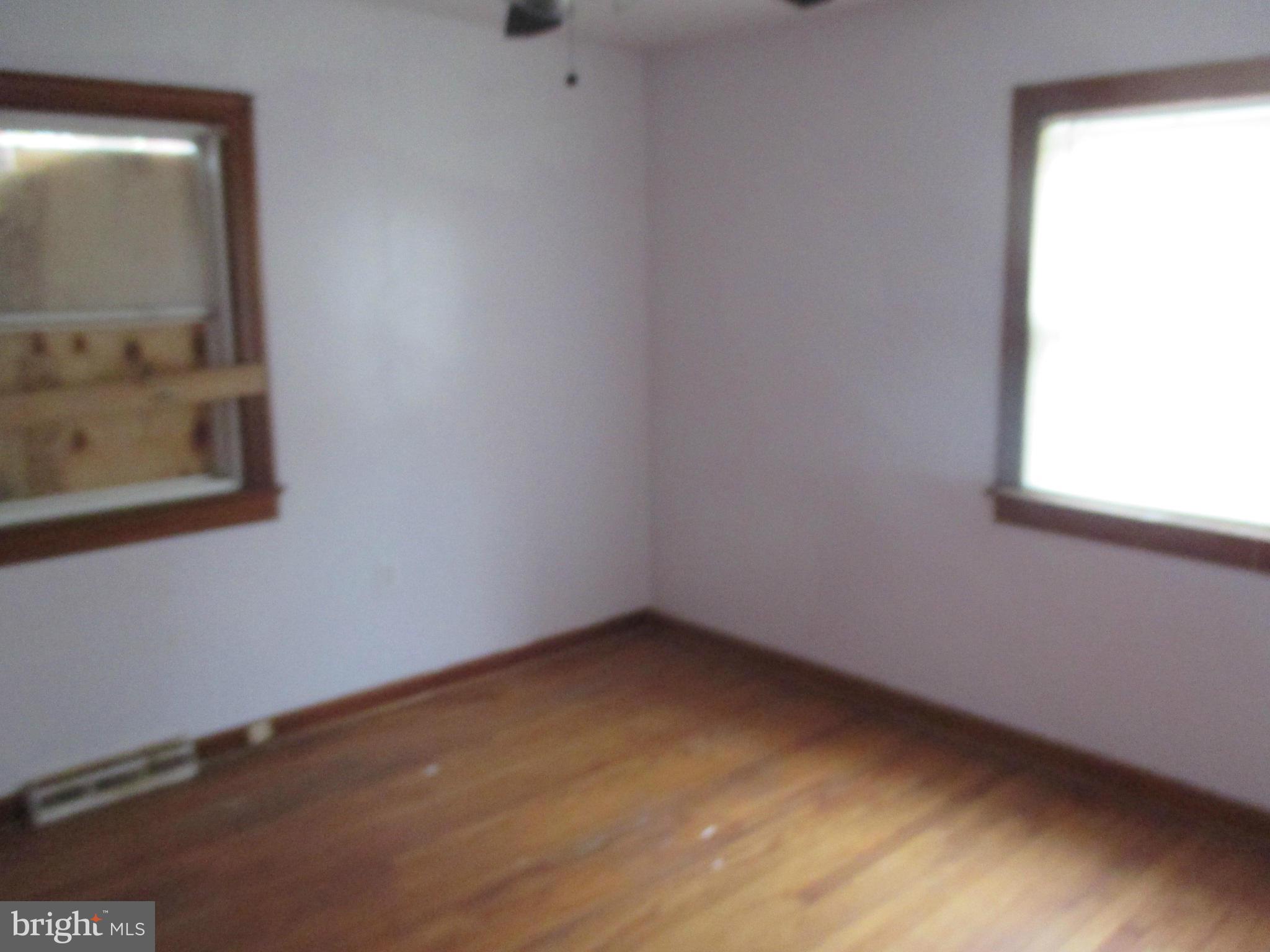 540 Londontown Road Edgewater, MD 21037 - Photo 10 of 14 an empty room with a window