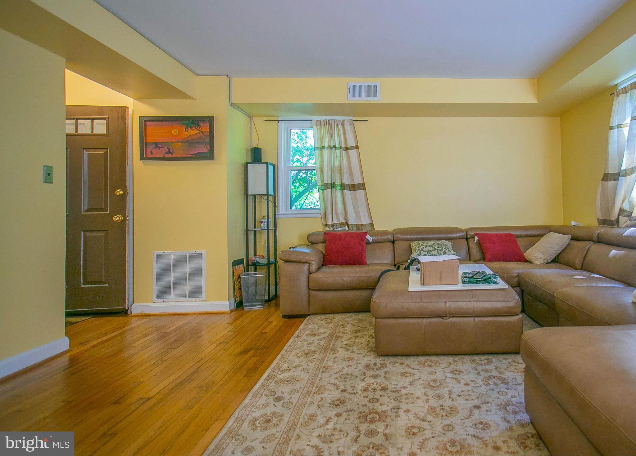 8633 Geren Road, Unit 291 Silver Spring, MD 20901 - Photo 4 of 12 Living Room