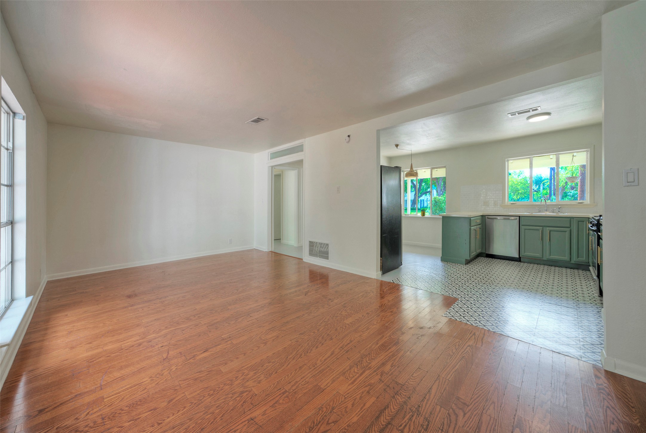 1803 Pearl Street Austin, TX 78701 - Photo 10 of 33 an empty room with wooden floor and windows