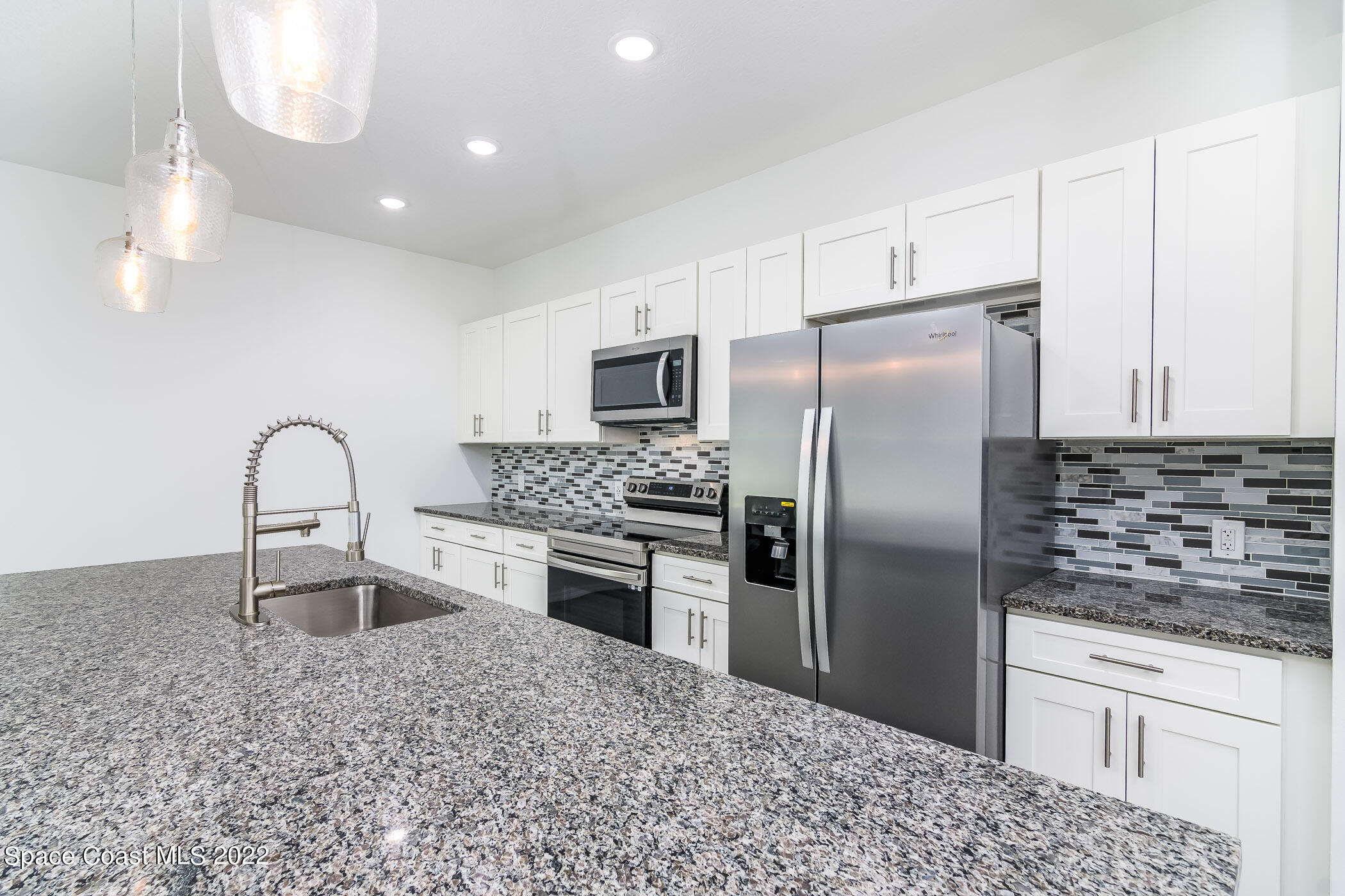 399 Taunton Road Southwest Palm Bay, FL 32908 - Photo 10 of 43 Pyracantha-16