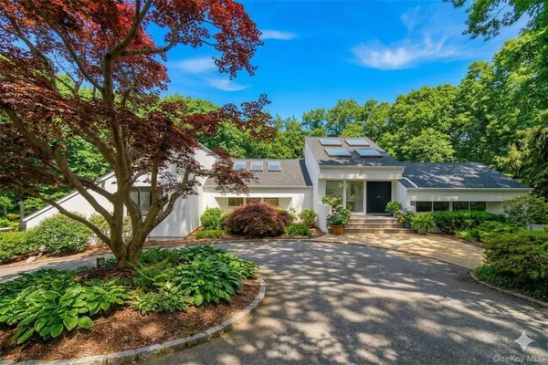 $1,999,998 | 5 Waterford Way, Syosset, NY 11791