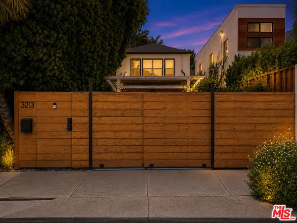 $1,825,000 | 3213 Thatcher Avenue, Venice, CA 90292