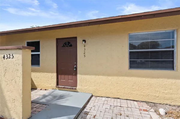 $2,300 | 4325 Northwest 5th Avenue, Deerfield Beach, FL 33064