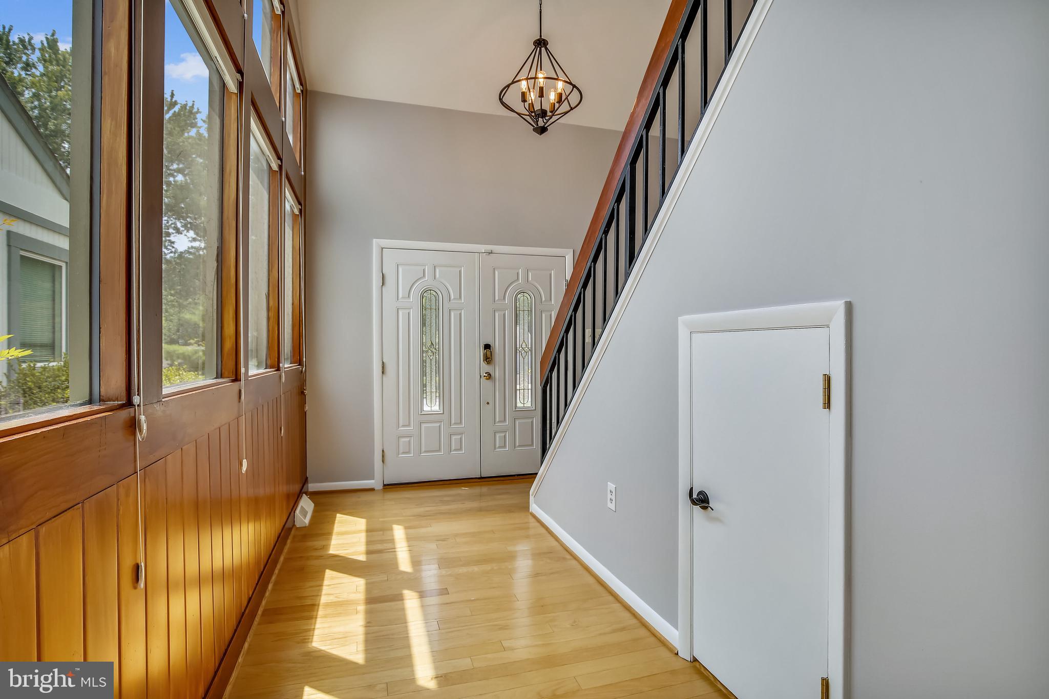 11822 Blue Spruce Road Reston, VA 20191 - Photo 2 of 46 Light, bright foyer