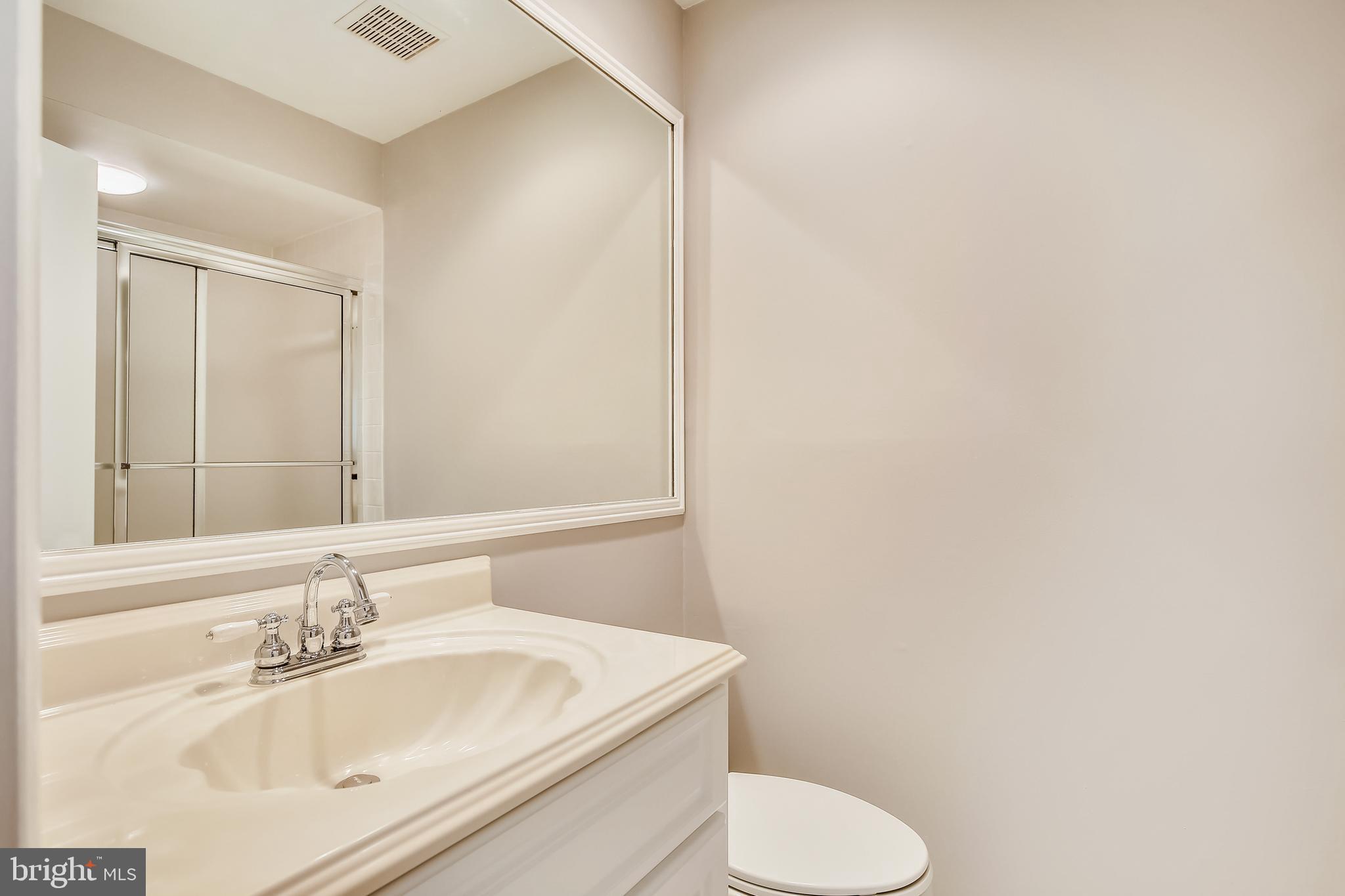 11822 Blue Spruce Road Reston, VA 20191 - Photo 18 of 46