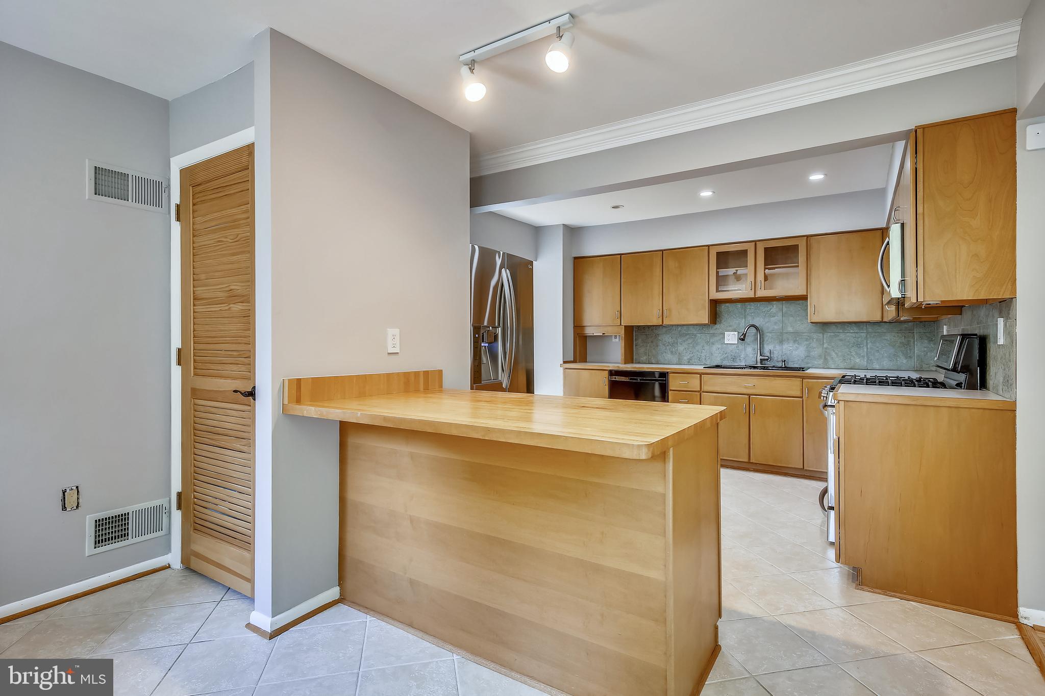 11822 Blue Spruce Road Reston, VA 20191 - Photo 7 of 46