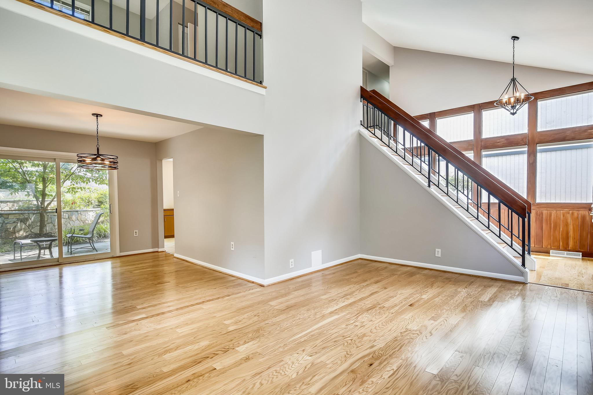 11822 Blue Spruce Road Reston, VA 20191 - Photo 10 of 46 Living room
