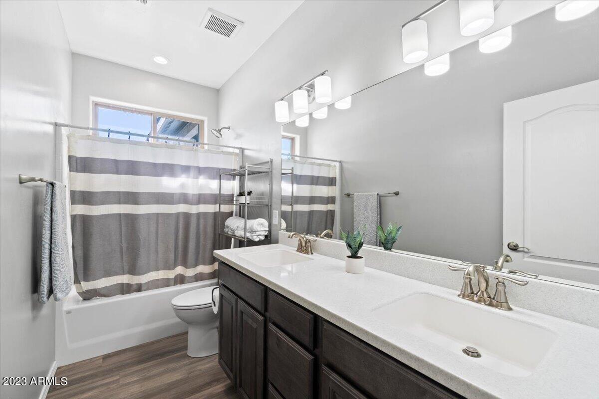 10161 Lundin Road Flagstaff, AZ 86004 - Photo 21 of 30 Main Bathroom