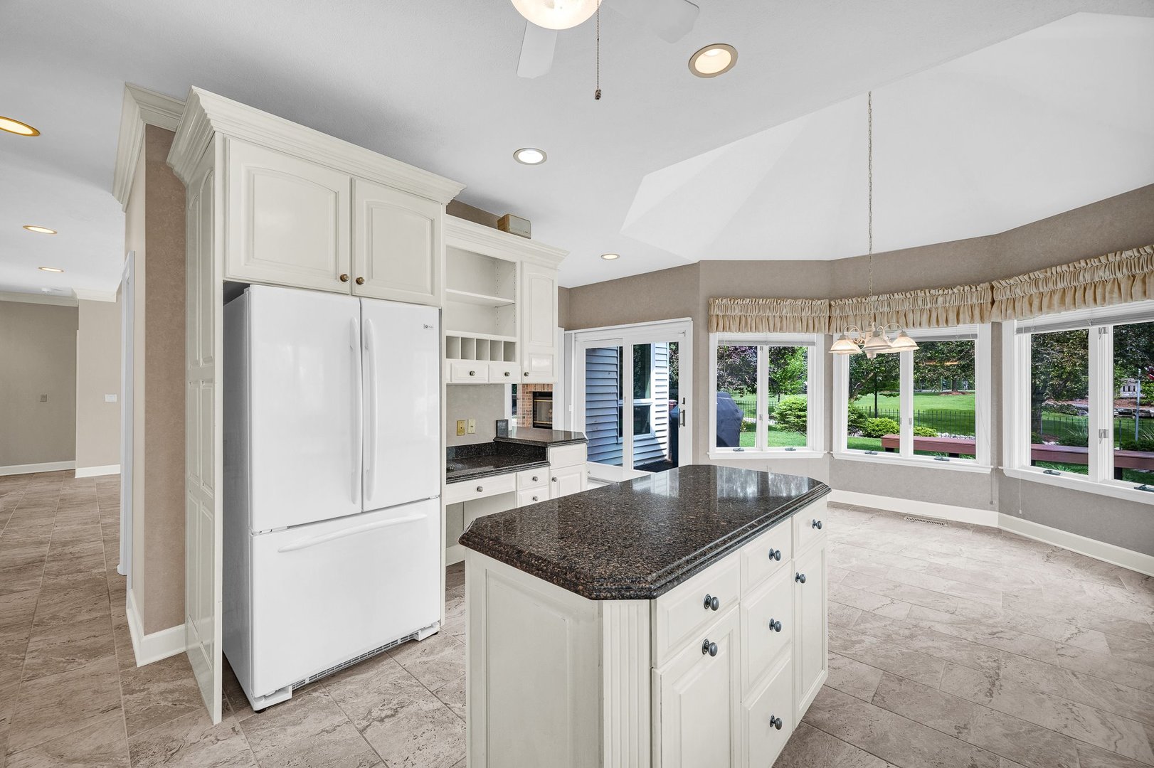 2109 Hackberry Road Bloomington, IL 61704 - Photo 16 of 64