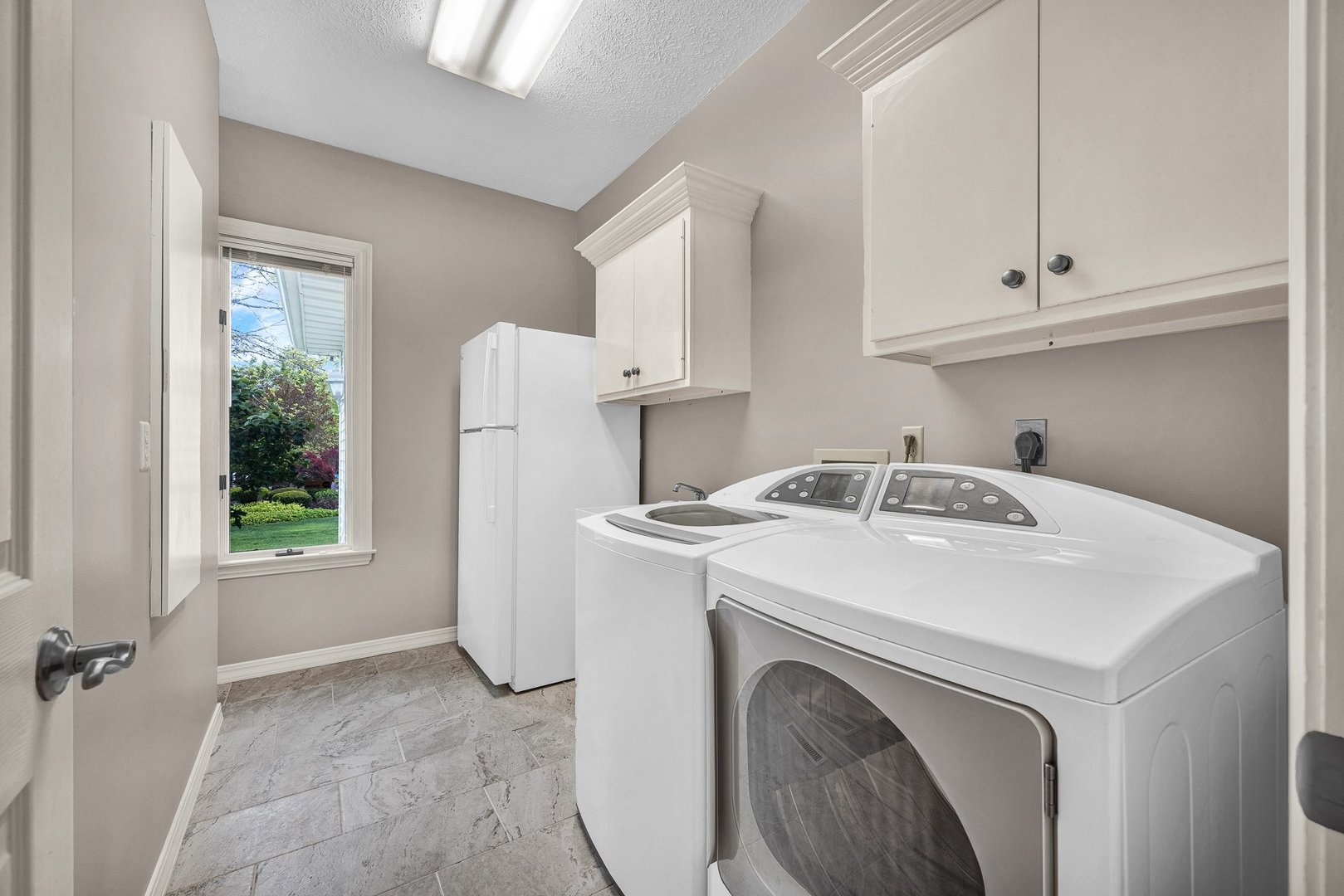 2109 Hackberry Road Bloomington, IL 61704 - Photo 19 of 64