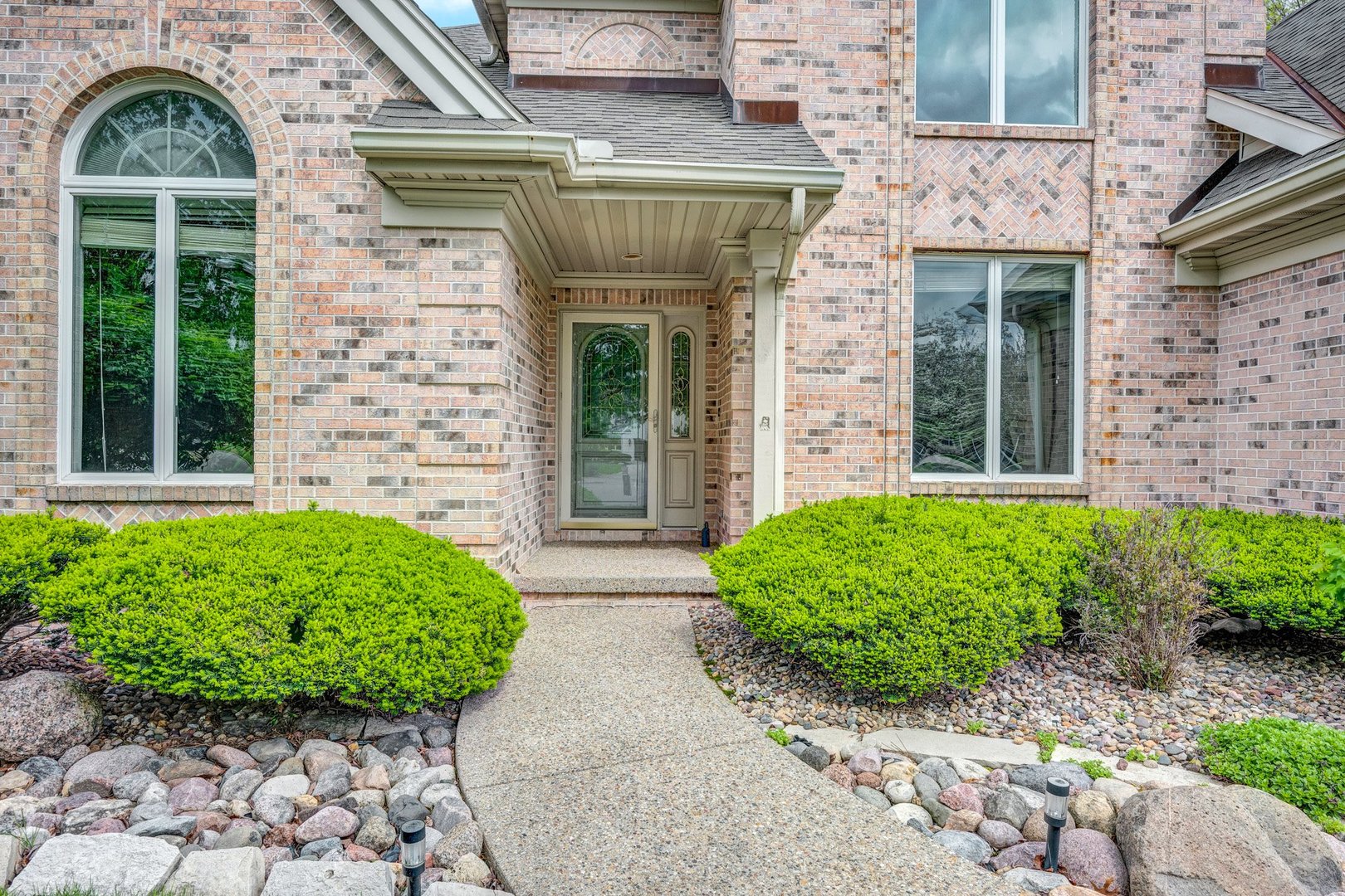 2109 Hackberry Road Bloomington, IL 61704 - Photo 2 of 64