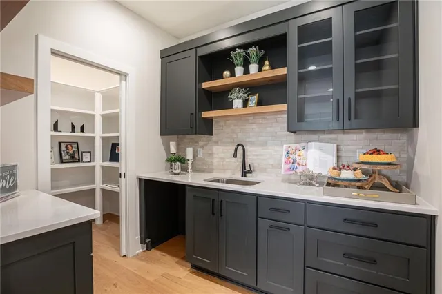 $789,900 | 2317 Southwest Morris Drive, Lee's Summit, MO 64082