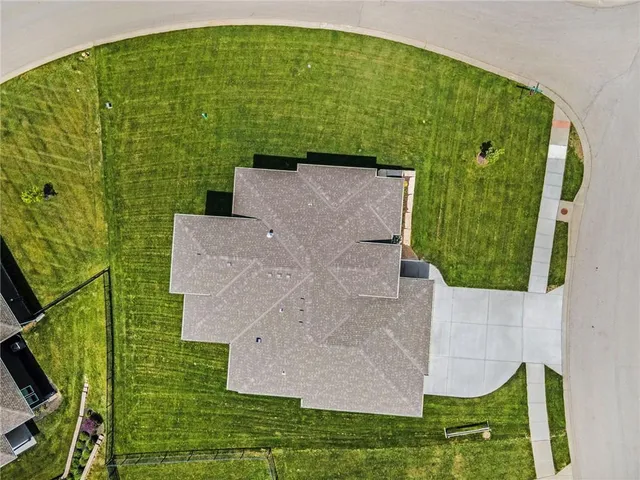 $789,900 | 2317 Southwest Morris Drive, Lee's Summit, MO 64082