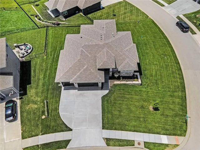 $789,900 | 2317 Southwest Morris Drive, Lee's Summit, MO 64082