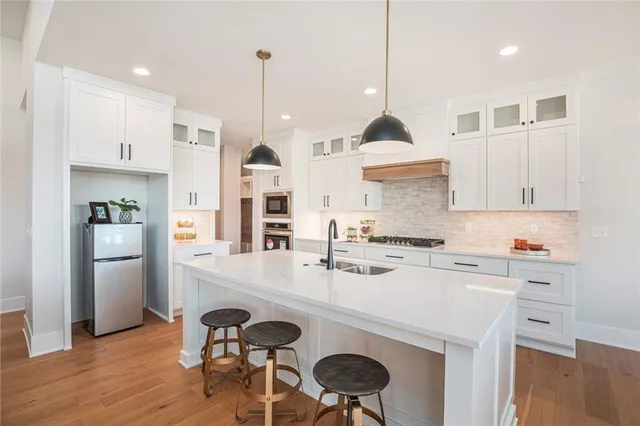 $789,900 | 2317 Southwest Morris Drive, Lee's Summit, MO 64082