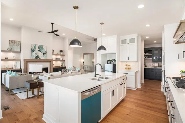 $789,900 | 2317 Southwest Morris Drive, Lee's Summit, MO 64082