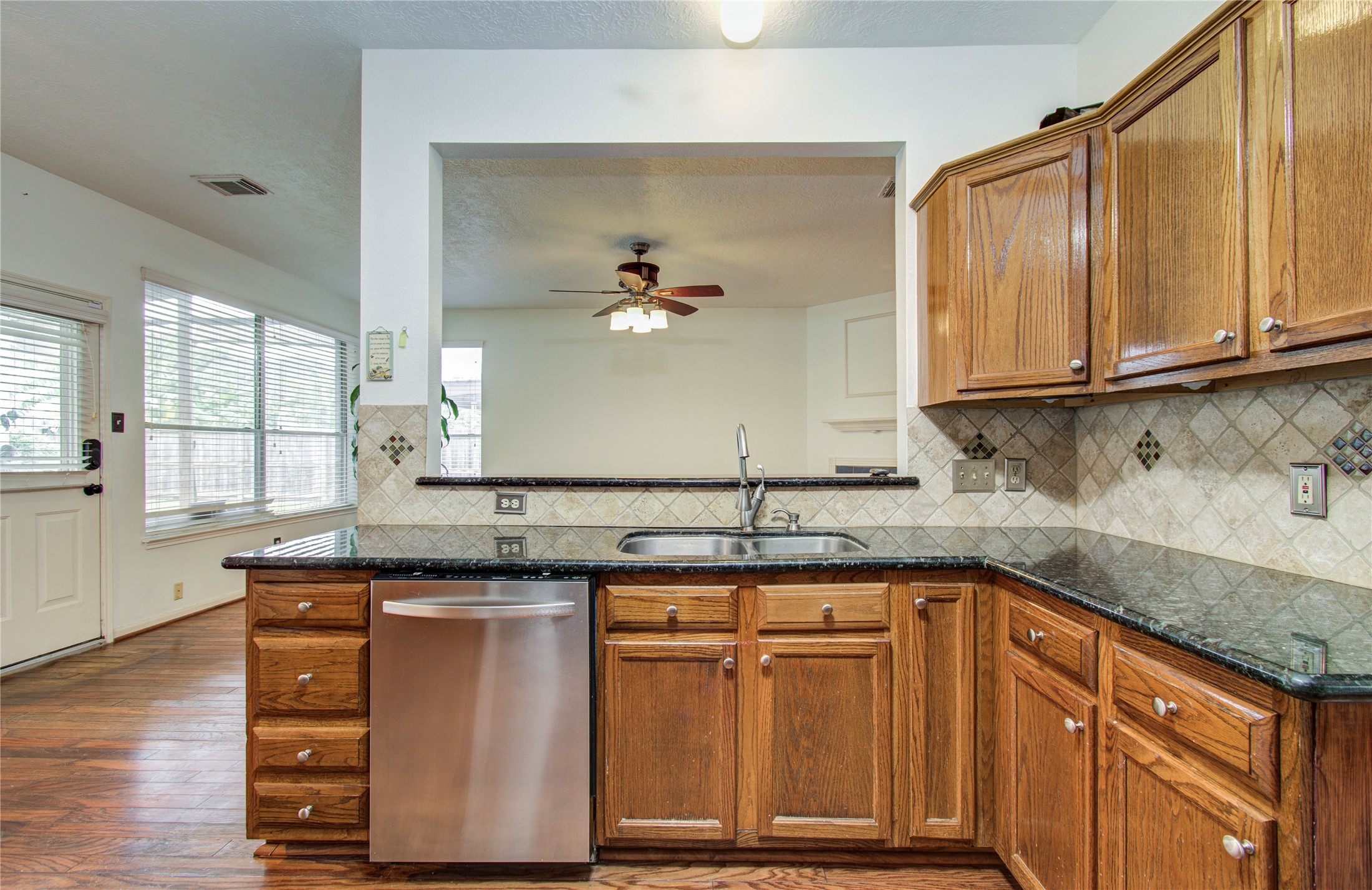 16218 Ruffian Drive Friendswood, TX 77546 - Photo 6 of 22