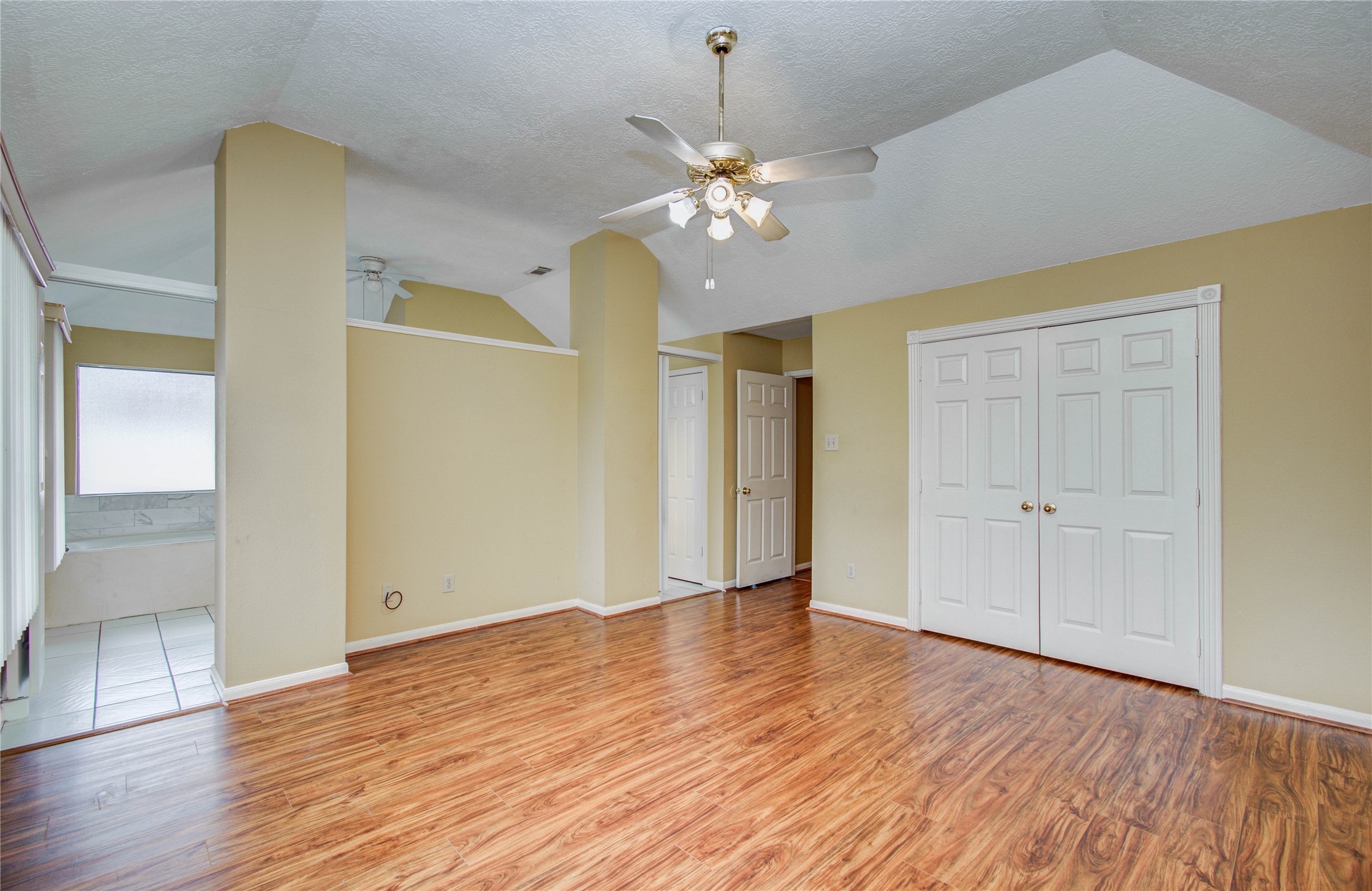 16218 Ruffian Drive Friendswood, TX 77546 - Photo 10 of 22