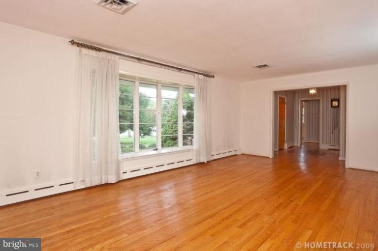 9901 Fox Hill Road Perry Hall, MD 21128 - Photo 3 of 20 Living Room