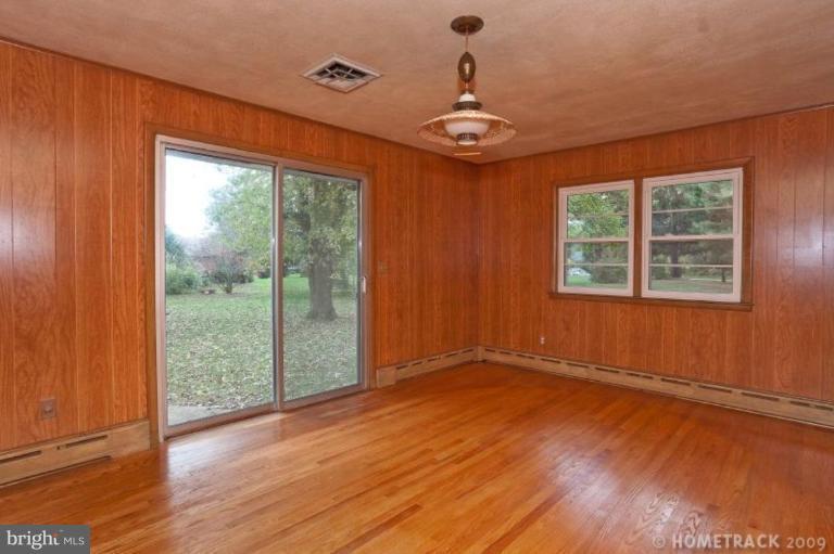 9901 Fox Hill Road Perry Hall, MD 21128 - Photo 8 of 20 Family Room