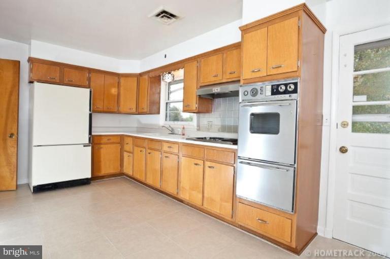 9901 Fox Hill Road Perry Hall, MD 21128 - Photo 9 of 20 Kitchen