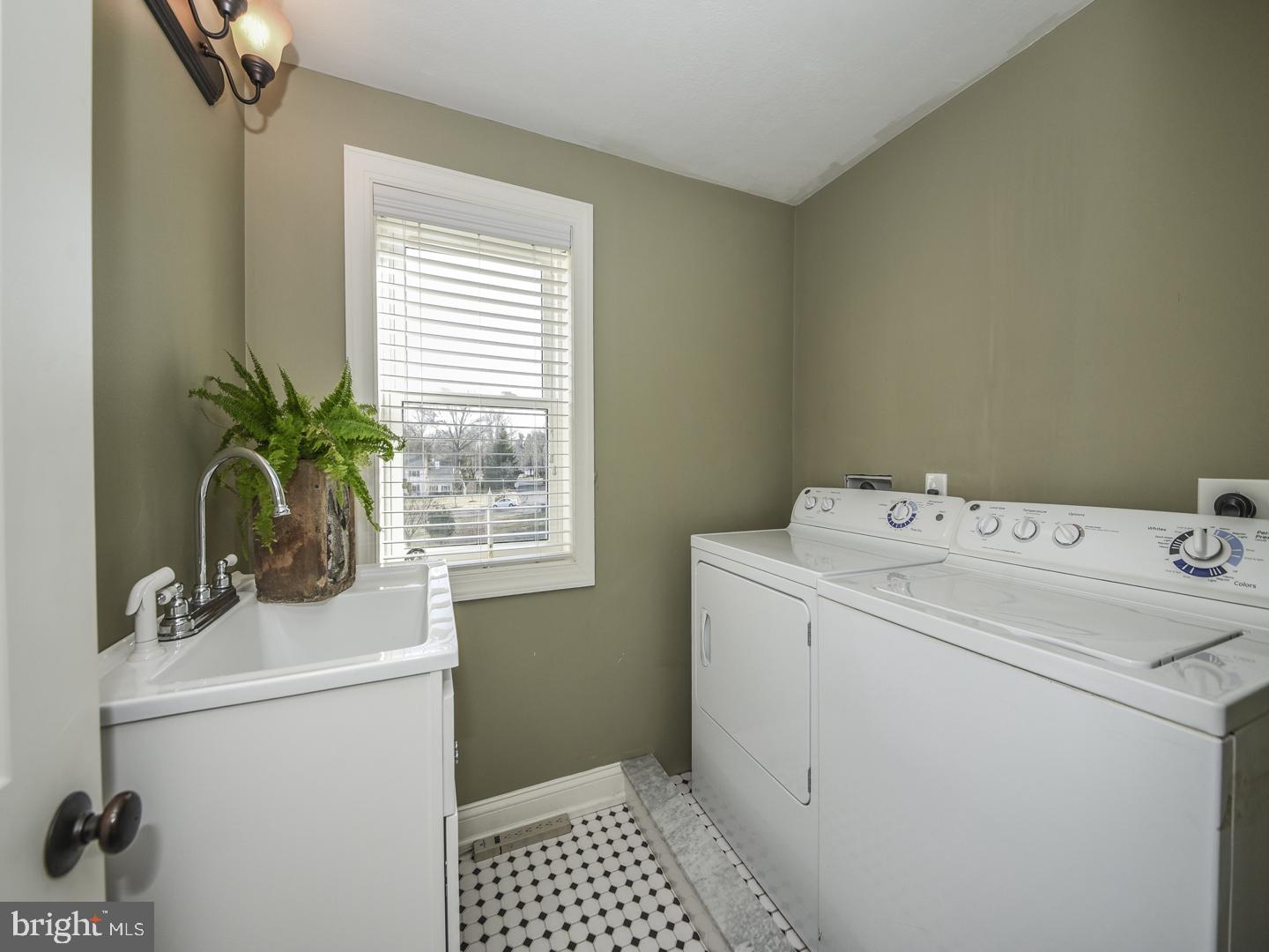 908 Edgewood Road Yardley, PA 19067 - Photo 29 of 39 Laundry room