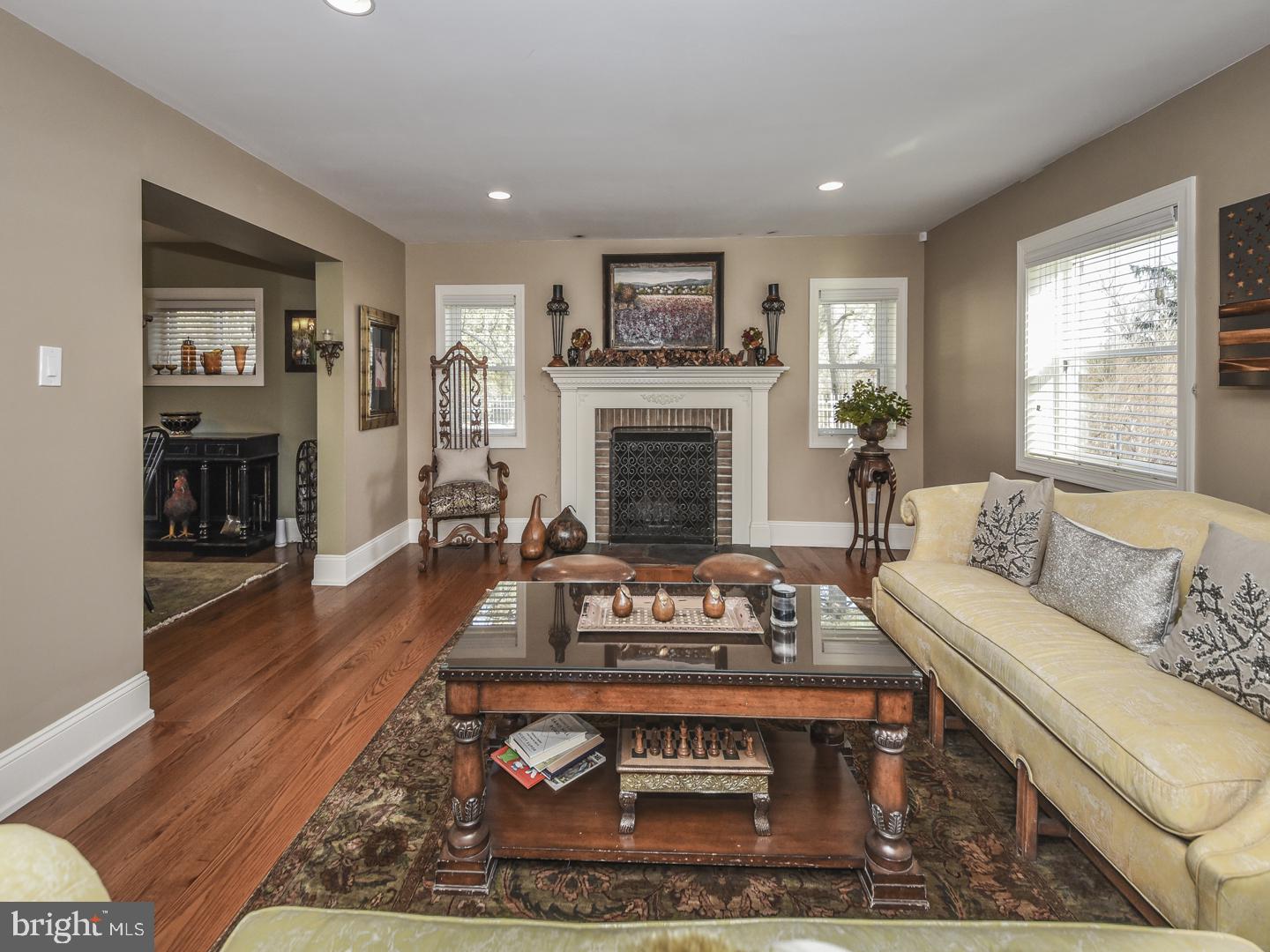 908 Edgewood Road Yardley, PA 19067 - Photo 8 of 39 Living room