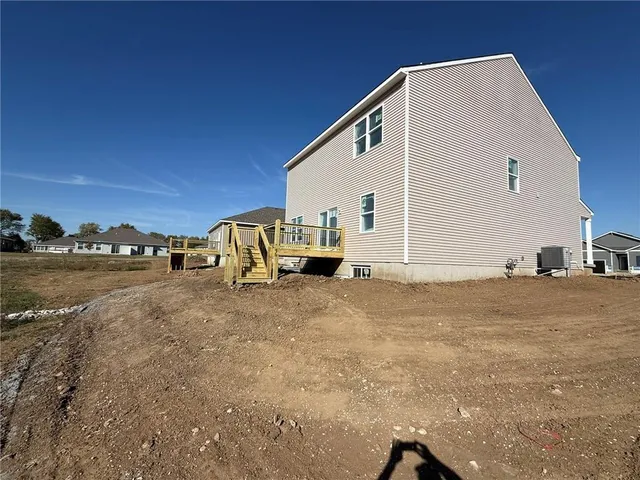 $422,990 | 709 Fallen Leaf Drive, Belton, MO 64012