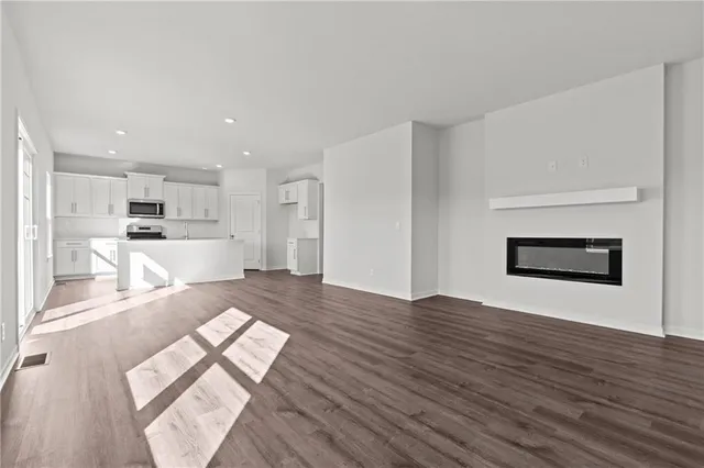 $422,990 | 709 Fallen Leaf Drive, Belton, MO 64012