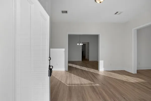 $1,875 | 304 West Vulcan Street, Brenham, TX 77833