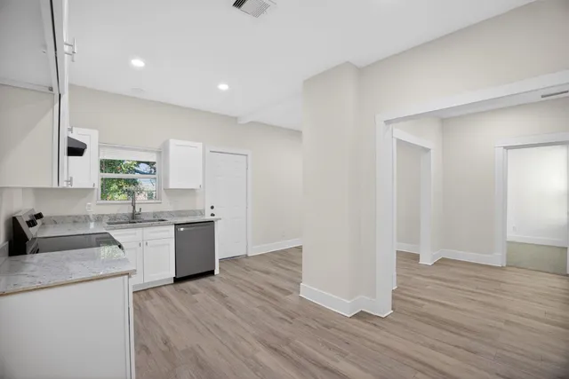 $2,250 | 304 West Vulcan Street, Brenham, TX 77833