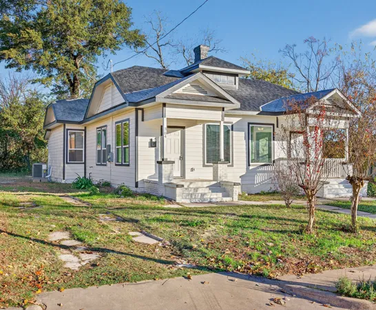 a view of a house with backyard and sitting area