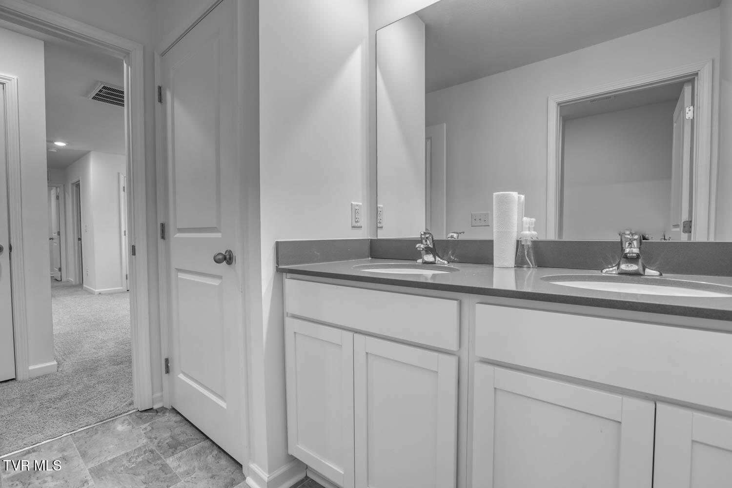 2484 Bridgeforth Crossing Kingsport, TN 37664 - Photo 63 of 66 2484 Edinburgh. Kpt MLSb (51 of 54)