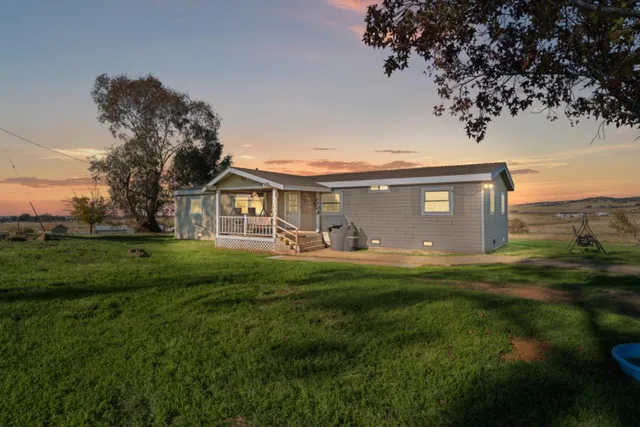 a view of a house with a big yard