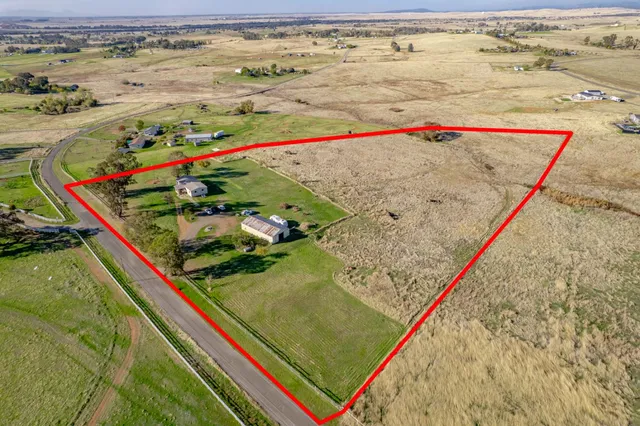 a view of a tennis court