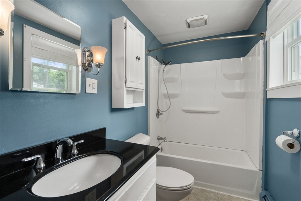 9 Providence Road Sutton, MA 01590 - Photo 22 of 37
