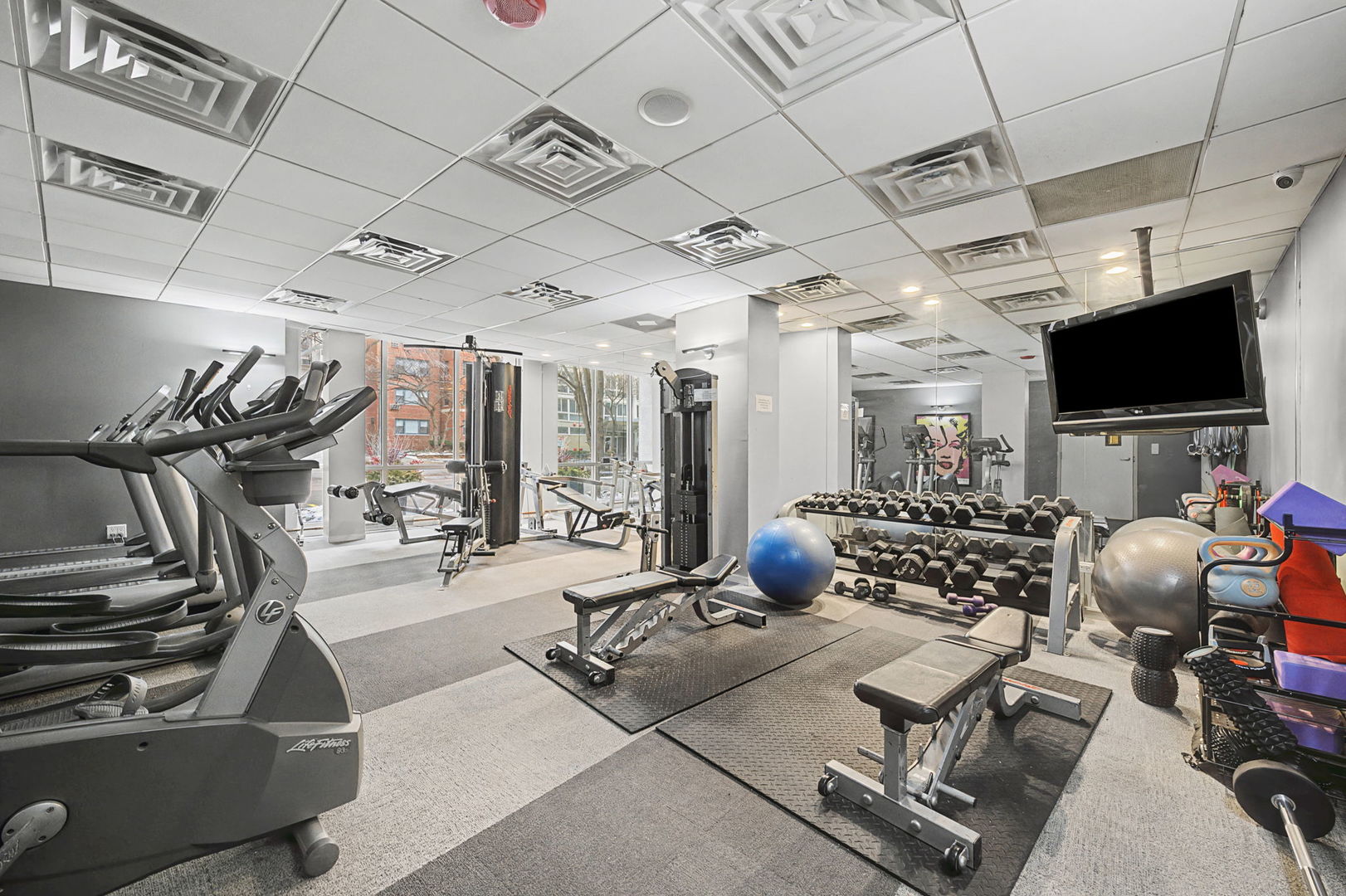 2930 North Sheridan Road, Unit 903 Chicago, IL 60657 - Photo 14 of 16