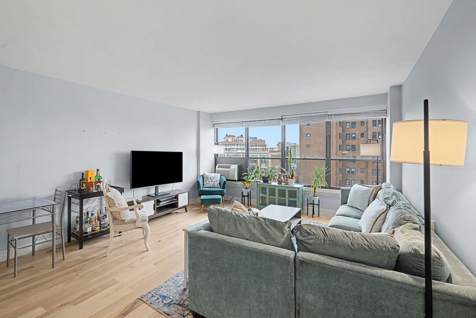 2930 North Sheridan Road, Unit 903 Chicago, IL 60657 - Photo 4 of 16