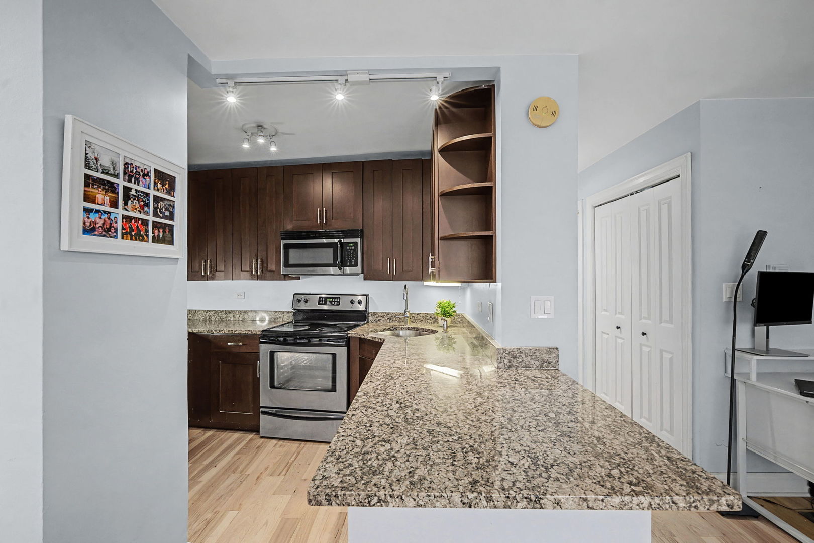 2930 North Sheridan Road, Unit 903 Chicago, IL 60657 - Photo 6 of 16