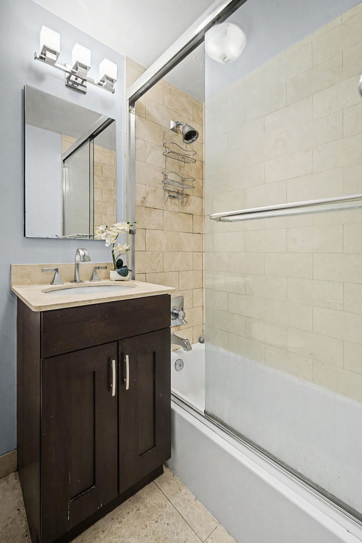 2930 North Sheridan Road, Unit 903 Chicago, IL 60657 - Photo 8 of 16
