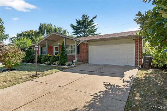 $2,350 | 354 Burncoate Drive, Oakville, MO 63129