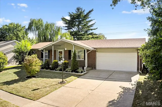 $2,350 | 354 Burncoate Drive, Oakville, MO 63129