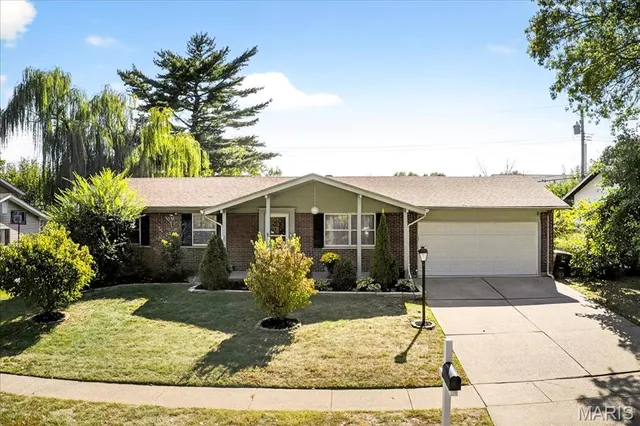 $2,350 | 354 Burncoate Drive, Oakville, MO 63129