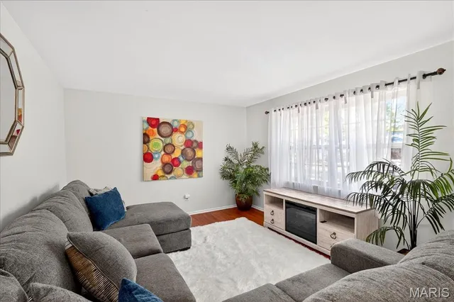 $2,350 | 354 Burncoate Drive, Oakville, MO 63129